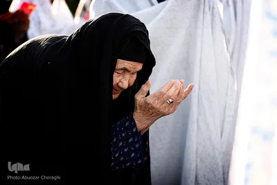 اقامه نماز عیدسعید فطر در امام زادگان پنج تن(ع) لویزان