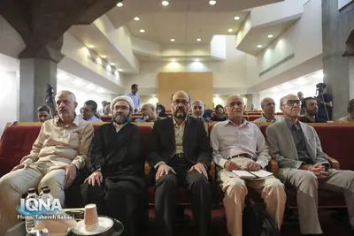 آیین رونمایی از قرآن زعفرانی کهن‌ترین نسخه کامل مورخ فارسی