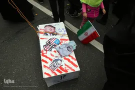 راهپیمایی یوم الله ۱۳آبان در مقابل لانه جاسوسی آمریکا