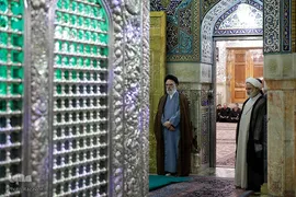 غبارروبی ضریح مطهر حضرت رضا(علیه‌السلام)