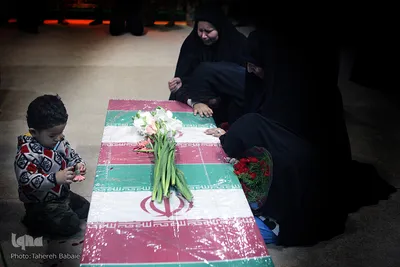 وداع با پیکر شهید مدافع حرم حمزه کاظمی