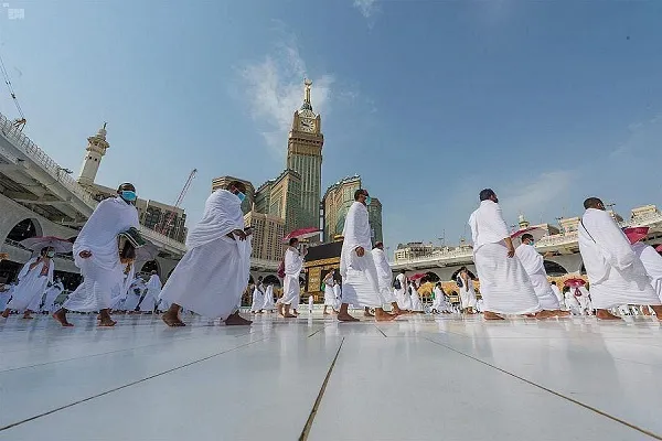 بالصور...الحجاج يؤدون طواف الإفاضة بعد رمي جمرة العقبة الكبرى