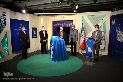 مراسم رونمایی از کپسول «دتوکسین» اولین داروی گیاهی ترک اعتیاد در ایران که به همت محققان پژوهشکده گیاهان دارویی جهاددانشگاهی تولید شده است.