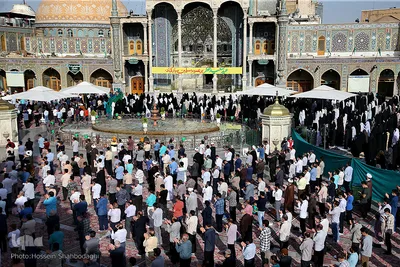 Fitr-Festgebet im Heiligen Schrein von Fatima Masuma (sa.) verrichtet