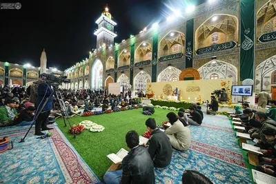 Abhalten einer Versammlung zum Kennenlernen des Korans im Heiligen Schrein von Ali