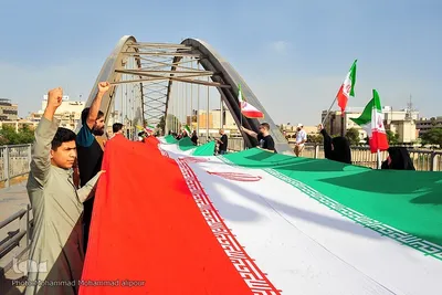 زنجیره انسانی در محکومیت تهدیدات حمله به پل‌ها و نیروگاه‌ها در اهواز