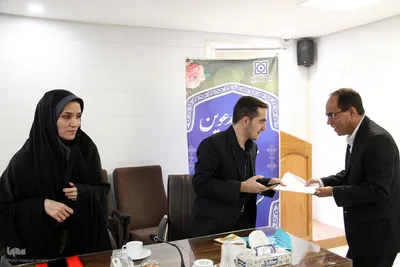 نشست خبری دریجانی مدیرکل بیه سلامت استان یزد وتجلیل از خبرنگاران