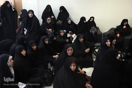 تجمع اعتراضی جمعی از فعالان تشکل‌های قرآنی در دبیرخانه شورای عالی انقلاب فرهنگی
