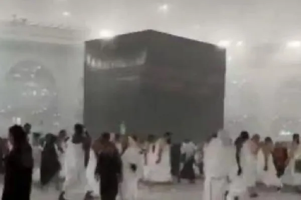 شب قدر و بارش رحمت الهی در مسجدالحرام + فیلم