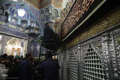  سیاه پوش کردن ضریح مطهر کریمه اهل بیت(س)