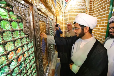 غبارروبی حرم امامزاده سیدجمال‌ بن موسی بن جعفر(ع) ـ تبریز