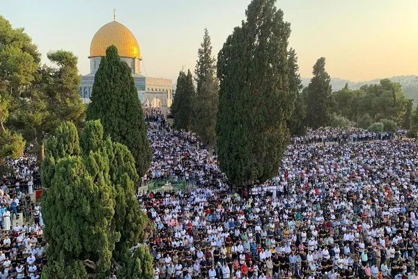 60 ألف مصلٍ أدوا صلاة الجمعة في المسجد الأقصى المبارك