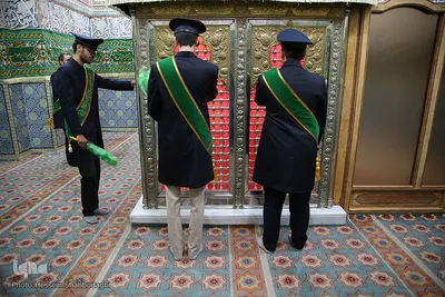 آیین تعویض پرچم حرم امامزاده علی بن جعفر(ع)