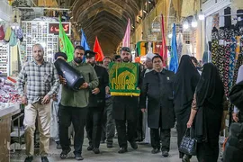 کاروان زیر سایه خورشید در بازار وکیل شیراز