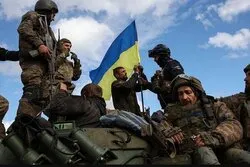 Beleidigende Aktion des ukrainischen Militärs bei Entweihung des Korans + Reaktion der Al-Azhar-Gelehrten