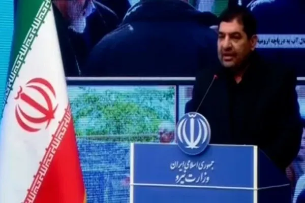 بحرانی در بخش آب و برق نداریم
