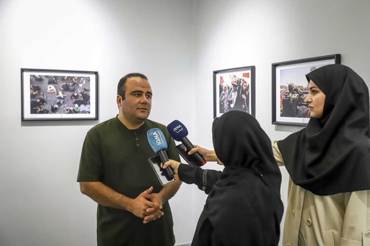 نمایشگاه «روایت وداع»؛ قصه عکاسانی که یک روز تاریخی را ثبت کردند