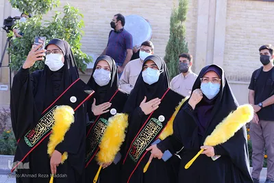 اهتزاز پرچم متبرک به نام امام حسین (ع) در بین الحرمین شیراز‎‎‎‎