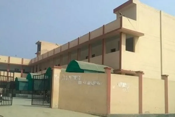 আলিগড়ে মাদ্রাসার খাবার পানিতে বিষ, ৪০০০ ছাত্রকে হত্যার চেষ্টা!