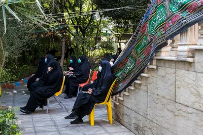 Ärzte und Pflegekräfte trauern um Imam Hussein (as.) im Freien im Krankenhaus
