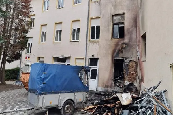 Almanya'da camide yangın: Kundaklamadan şüpheleniliyor