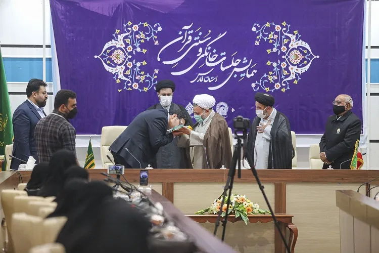 پرچم‌داران جلسات سنتی قرآن استان فارس گردهم آمدند