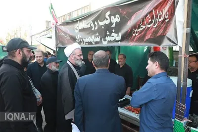 بازدید نماینده رهبر معظم انقلاب در استان سمنان از مواکب خدمت‌رسان به عزاداران شرکت کننده در مراسم تشییع رهبر شهید انقلاب 