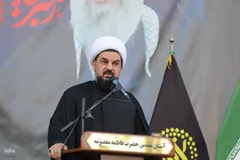 افراشتن پرچم عزا در حرم حضرت معصومه(س)