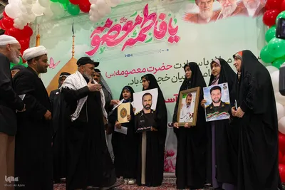 تجدید بیعت دختران و مادران اصفهانی با رهبر انقلاب در گلستان شهدا