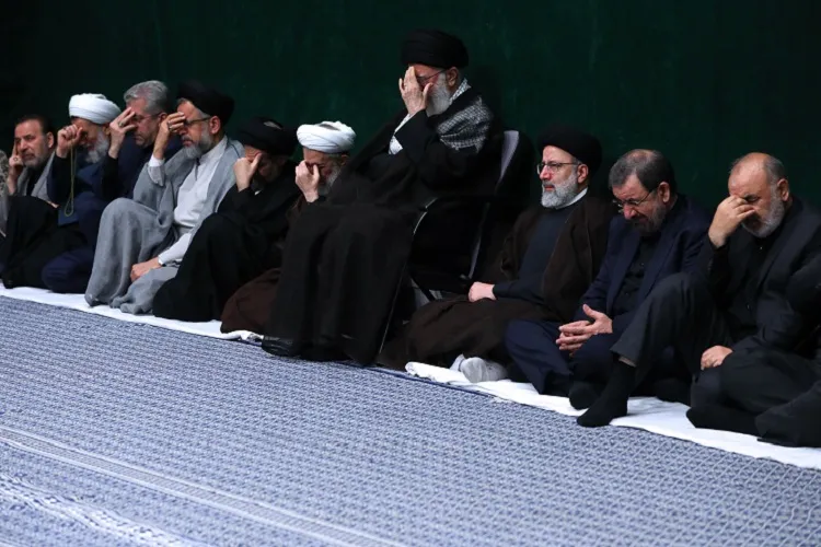 برگزاری اولین شب مراسم عزاداری حضرت سیدالشهداء(ع) با حضور رهبر معظم انقلاب