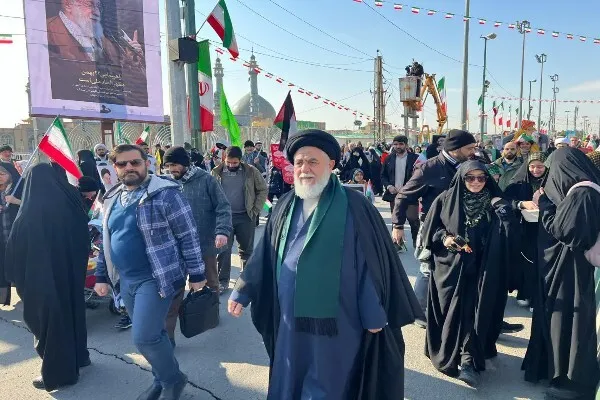  22 بهمن روز بت‌شکنی ملت ایران است