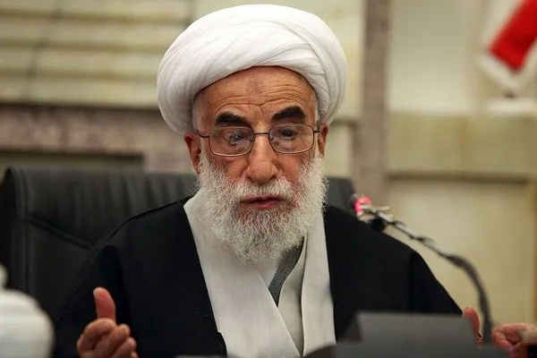 انتقاد آيت‌الله جنتي از بی‌توجهی مسئولان به مشكلات معيشتی/ ضرورت گفت‌وگوی رئیس‌جمهور با مردم