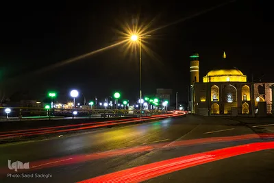 مسجد صاحب الامر، ایستاده در تاریخ