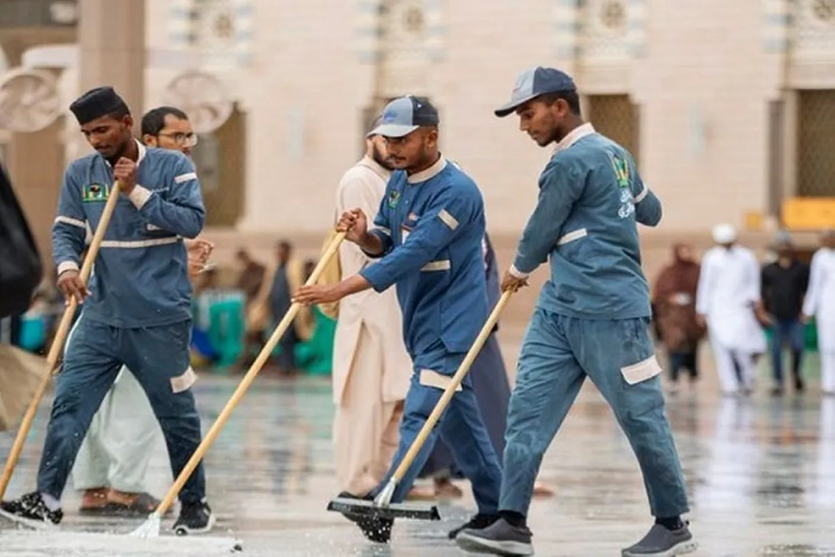Daily Programs Implemented at Prophet’s Mosque for Sterilization, Disinfection