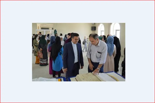عرض أول مصحف مخطوط بخطّ الثلث في إیران بمعرض باکو
