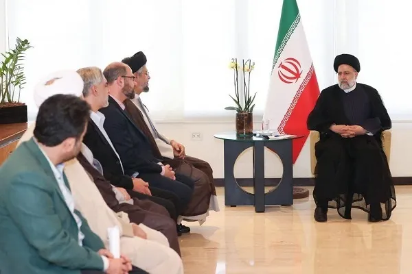 نماینده جامعةالمصطفی با رئیس جمهور دیدار کرد
