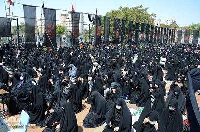 اقامه نماز ظهر عاشورا در مصلی امام (ره) تبریز‎‎