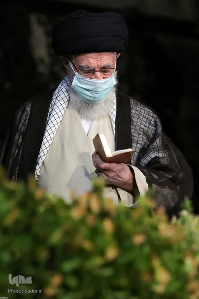 اقامه نماز بر پیکر آیت‌الله حسن‌زاده آملی