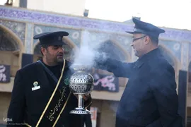 آیین تعویض پرچم گنبد حرم مطهر حضرت شاهچراغ (ع)