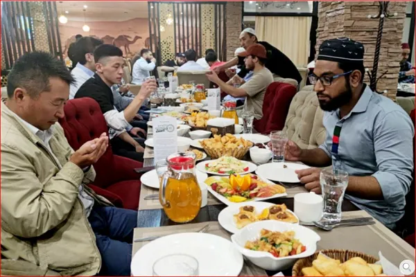 Kırgızistan'da dostluk için iftar sofrası kuruldu
