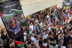 قدس شریف میں «شیرین ابوعاقلة» کی تشیع جنازہ پر فورسز کا حملہ + تصاویر