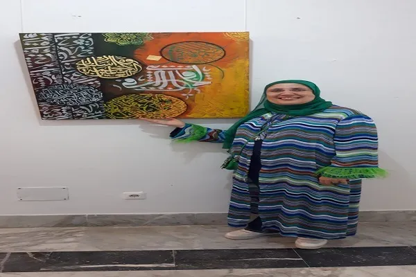 بانوی خوشنویس تونسی و انس با قرآن + عکس
