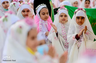 جشن تکلیف دختران دانش‌آموز در حرم مطهر شاهچراغ(ع)
