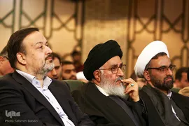 از راست حجت الاسلام والمسلمین حسینعلی سعدی، رئیس دانشگاه امام صادق(ع)، آیت‌الله سیدمصطفی محقق داماد، رئیس گروه علم و عضو پیوسته فرهنگستان علوم ایران، دکتر محمدرضا فراهانی، معاون فرهنگی و دانشجویی وزارت بهداشت در نشست علمی جستاری در روایات طبی در پرتو ملاحظات فقهی-اصولی