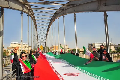 زنجیره انسانی در محکومیت تهدیدات حمله به پل‌ها و نیروگاه‌ها در اهواز