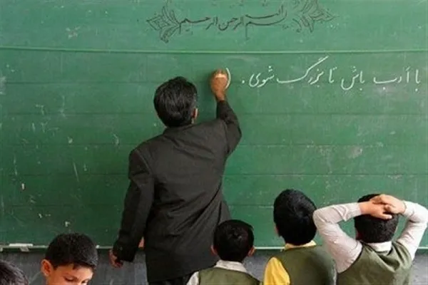 معلمان عهده‌دار صیانت از هویت فرهنگی هستند