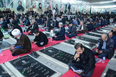 مراسم دعای عرفه در گلزارشهدای وادی رحمت تبریز