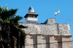Beamter verurteilt Hissen der israelischen Flagge auf der Ibrahimi Moschee