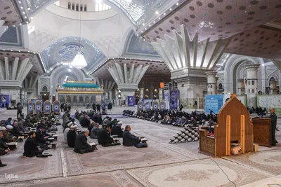 مراسم نثار تاج گل و تجدید بیعت جامعه قرآنی با آرمان‌های امام خمینی(ره) و مقام معظم رهبری