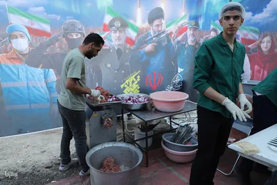 پخت و توزیع بیش از نیم تن غذای گرم به نیت آقای شهید ایران-تبریز